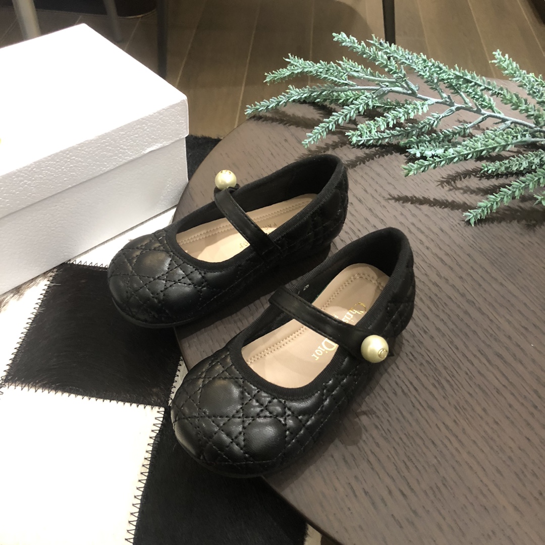 Children's shoes child